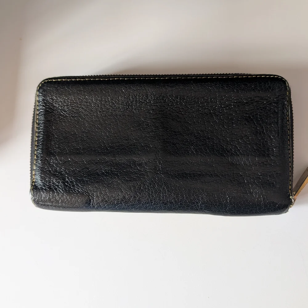 Louis Vuitton Black Suhali Leather Zippy Wallet